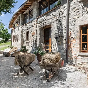  Farm stay Cascina Mirandola Italy